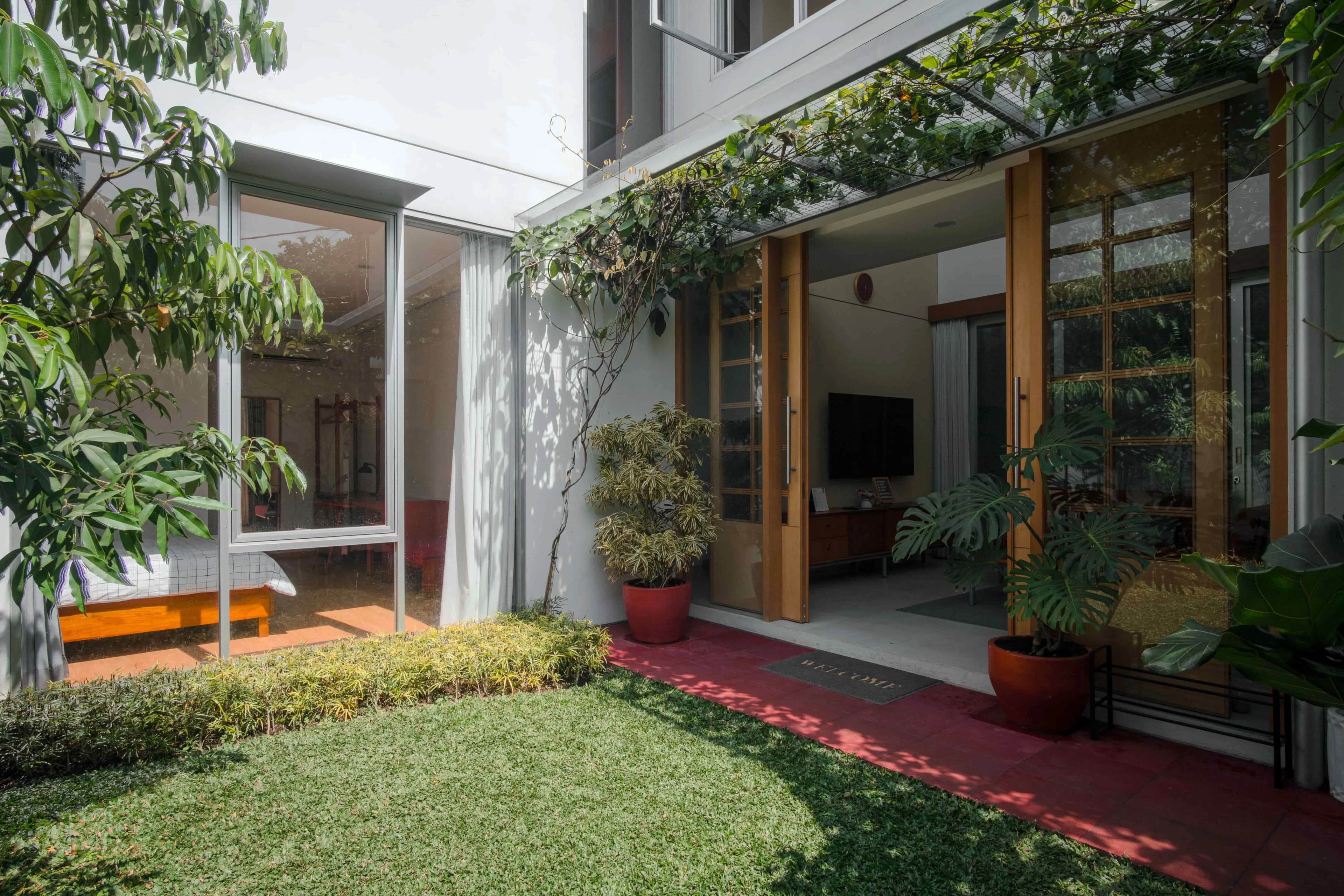 OMARA HOUSE mobile 1